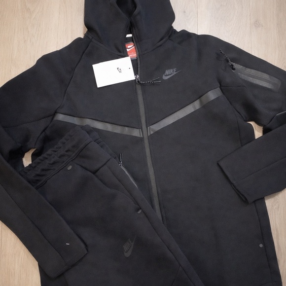 Nike Men's Black Performance set ( M)